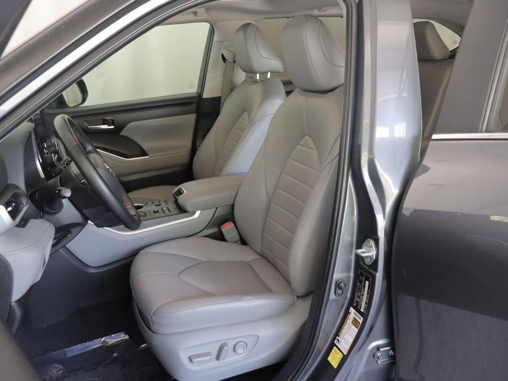 used 2023 Toyota Highlander car, priced at $37,466