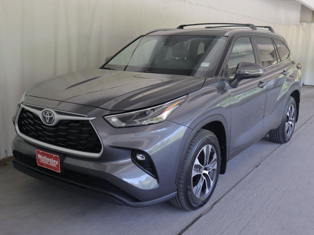 used 2023 Toyota Highlander car, priced at $37,466