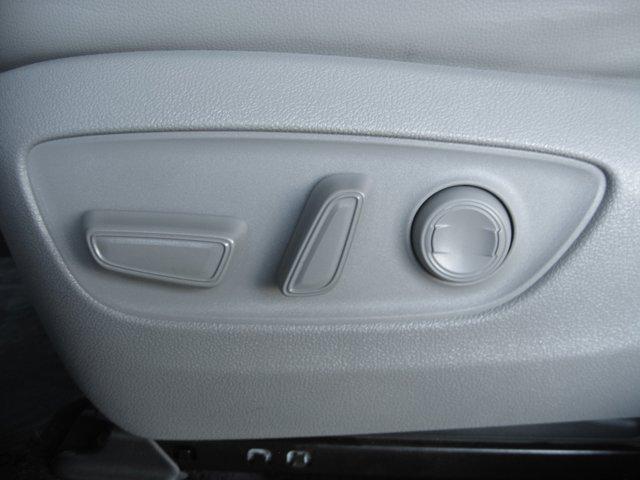 used 2022 Toyota Highlander car, priced at $36,191