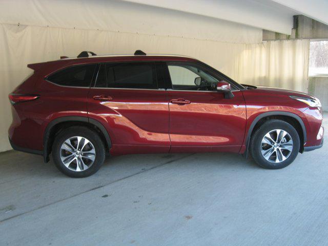 used 2022 Toyota Highlander car, priced at $36,191