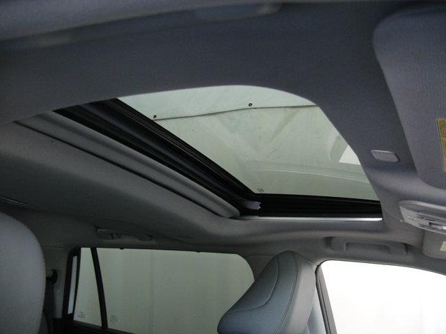 used 2023 Toyota Highlander Hybrid car, priced at $39,999