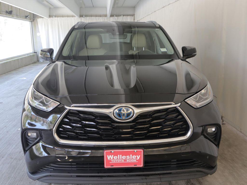 used 2021 Toyota Highlander Hybrid car, priced at $30,466
