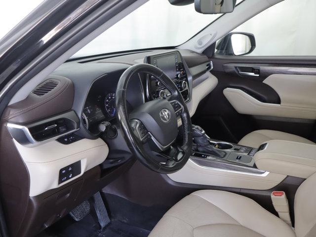 used 2021 Toyota Highlander Hybrid car, priced at $29,990