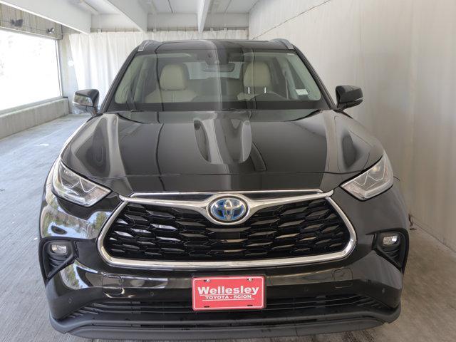 used 2021 Toyota Highlander Hybrid car, priced at $29,990