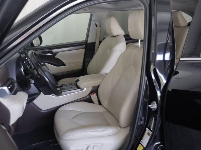 used 2021 Toyota Highlander Hybrid car, priced at $29,990