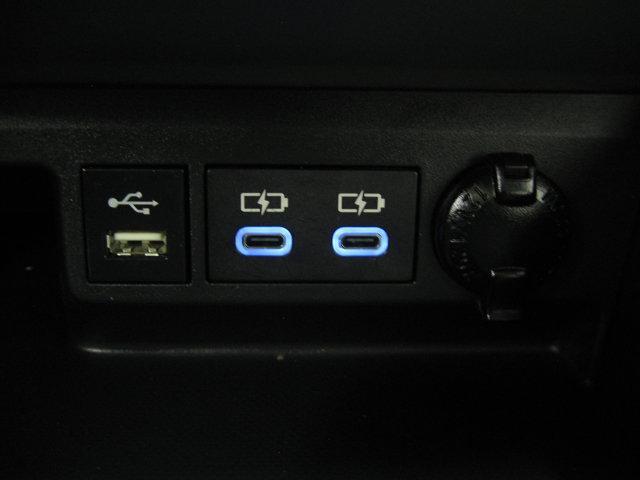 used 2022 Toyota Highlander Hybrid car, priced at $32,490