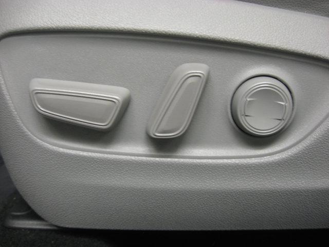 used 2022 Toyota Highlander Hybrid car, priced at $32,490