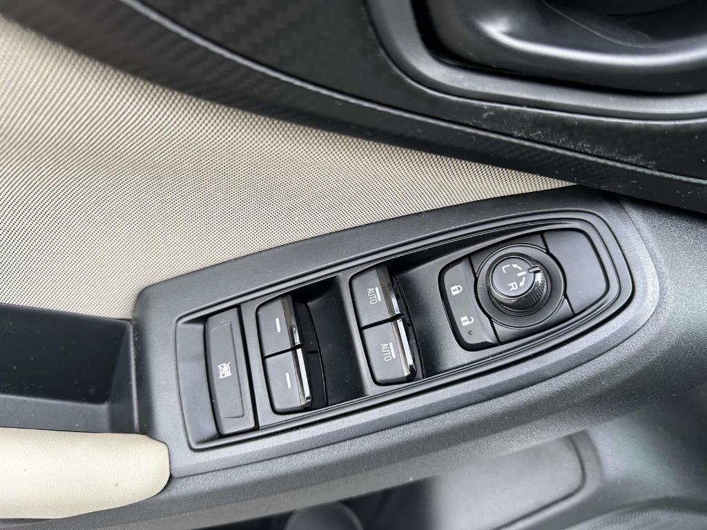 2023 Crystal White Pearl Subaru Impreza