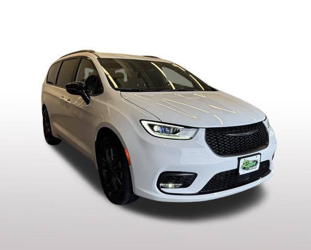 new 2026 Chrysler Pacifica car, priced at $44,601