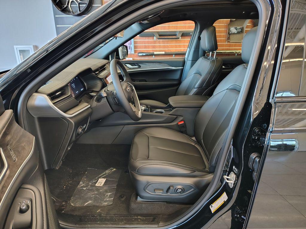 new 2026 Jeep Grand Cherokee car, priced at $46,701