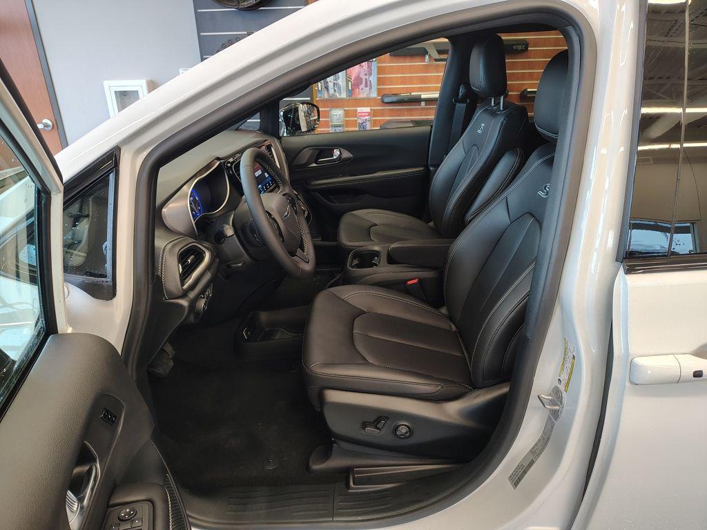 new 2026 Chrysler Pacifica car, priced at $41,806