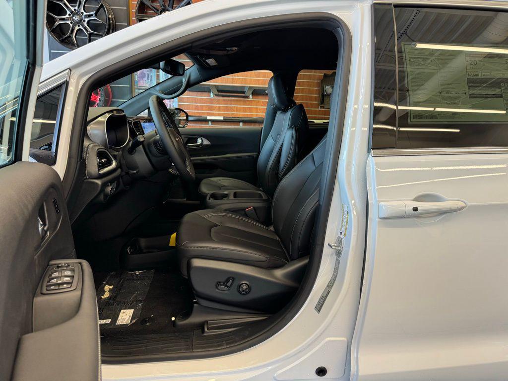 new 2026 Chrysler Pacifica car, priced at $39,065