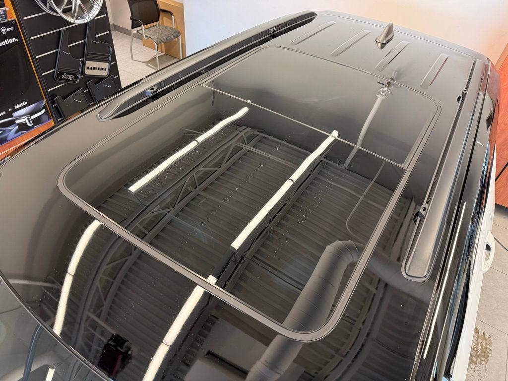 new 2025 Jeep Grand Cherokee car, priced at $48,217