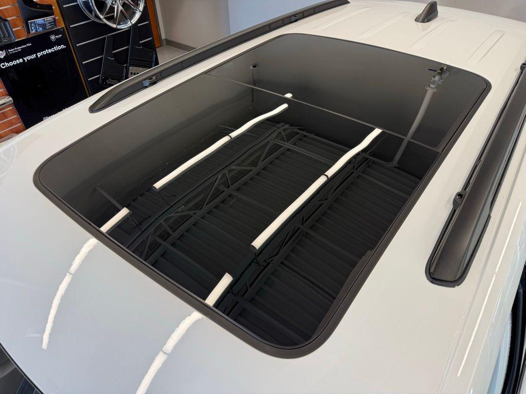 new 2025 Jeep Grand Cherokee car, priced at $48,918