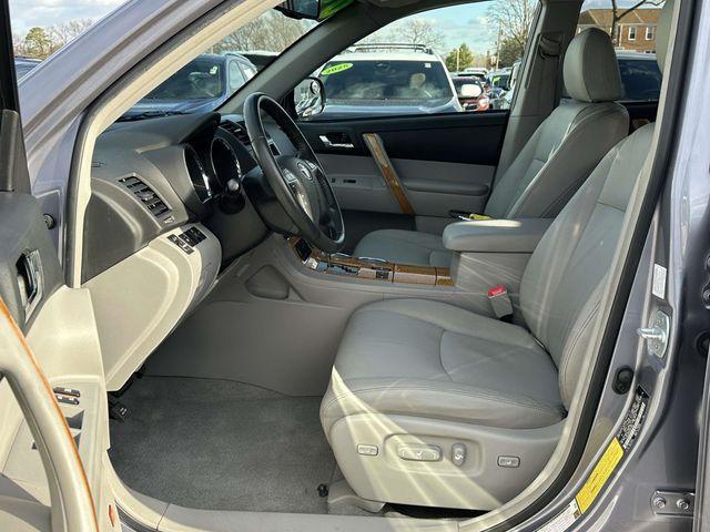 used 2009 Toyota Highlander Hybrid car, priced at $13,997