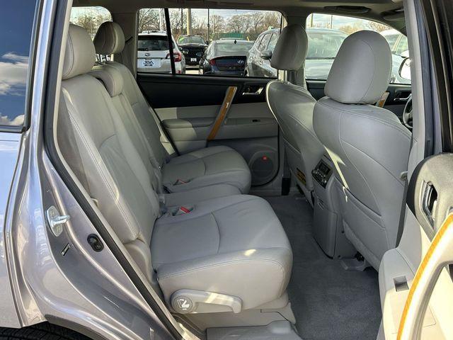 used 2009 Toyota Highlander Hybrid car, priced at $13,997