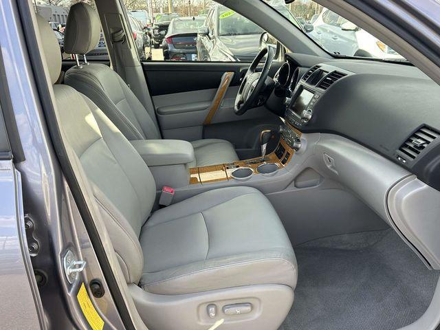 used 2009 Toyota Highlander Hybrid car, priced at $13,997