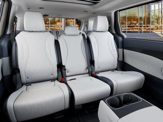 new 2026 Kia Carnival Hybrid car, priced at $52,305
