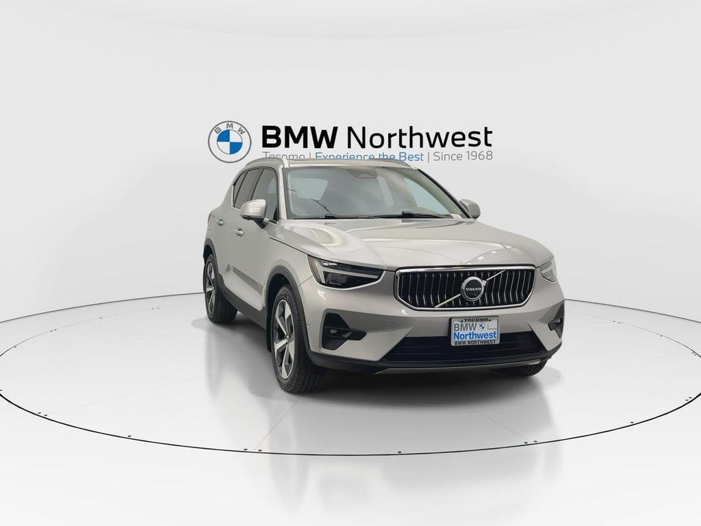 2023 Silver Dawn Metallic Volvo XC40