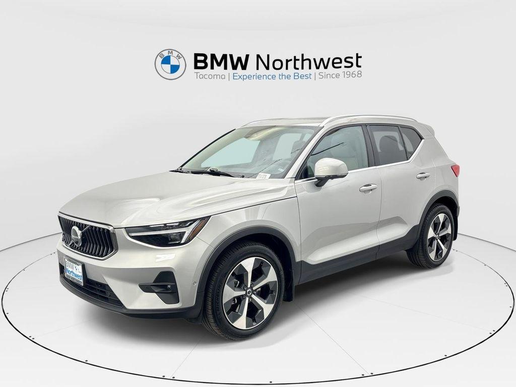 2023 Silver Dawn Metallic Volvo XC40