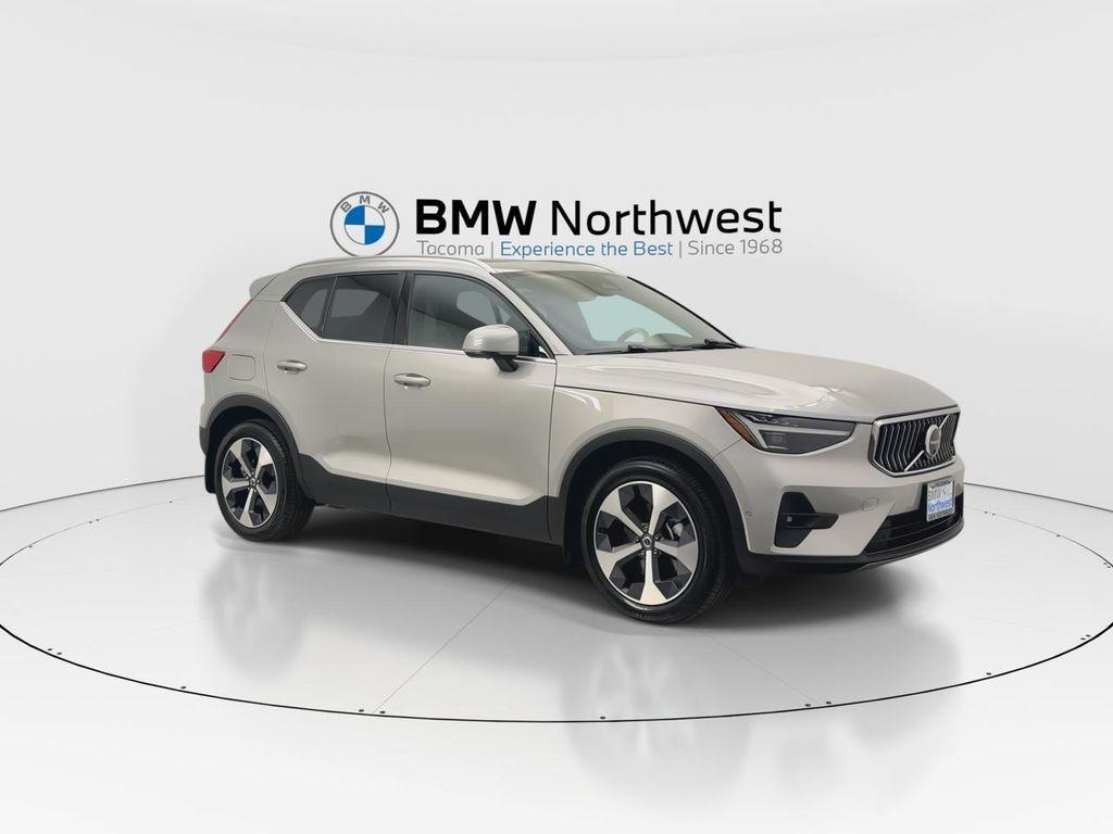 2023 Silver Dawn Metallic Volvo XC40