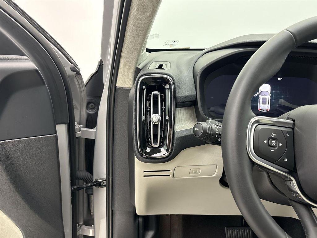 2023 Silver Dawn Metallic Volvo XC40