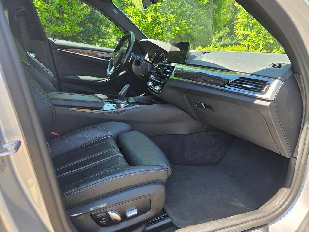 BMW 5 Series view 37