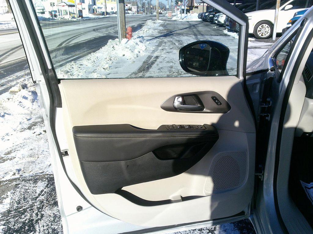 used 2024 Chrysler Pacifica car, priced at $28,500