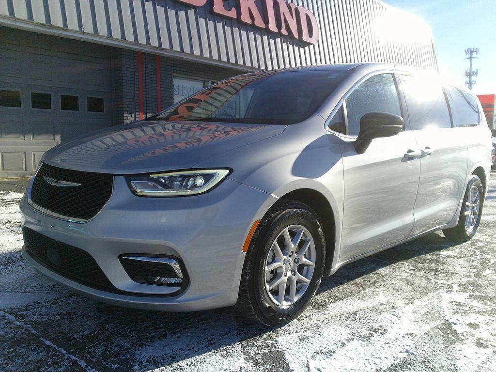 used 2024 Chrysler Pacifica car, priced at $28,500