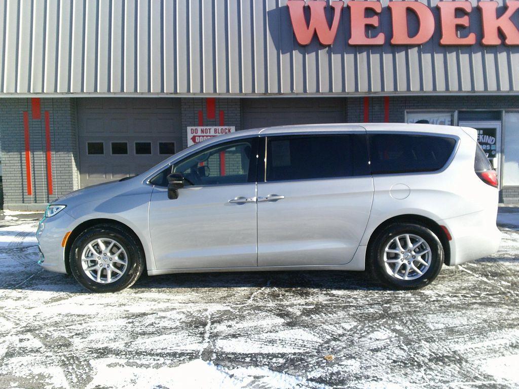 used 2024 Chrysler Pacifica car, priced at $28,500