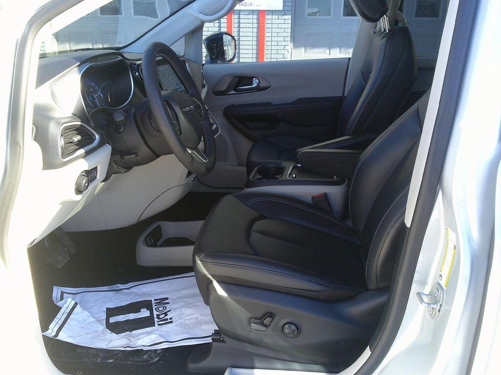 used 2024 Chrysler Pacifica car, priced at $28,500