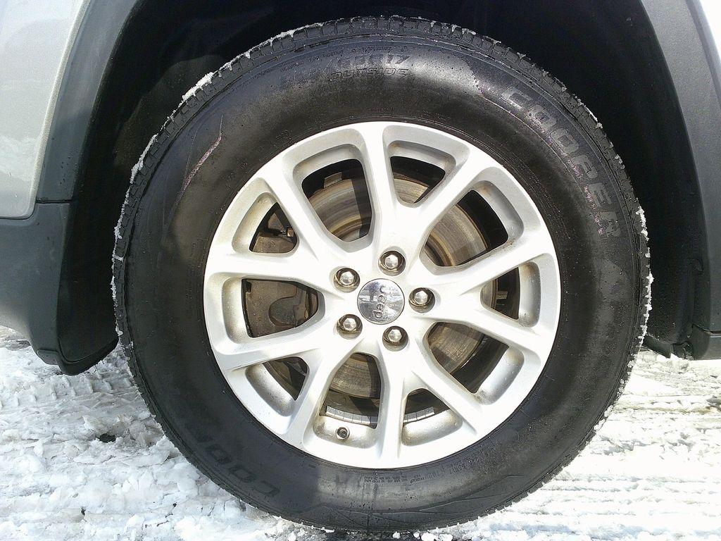 used 2018 Jeep Cherokee car, priced at $15,995