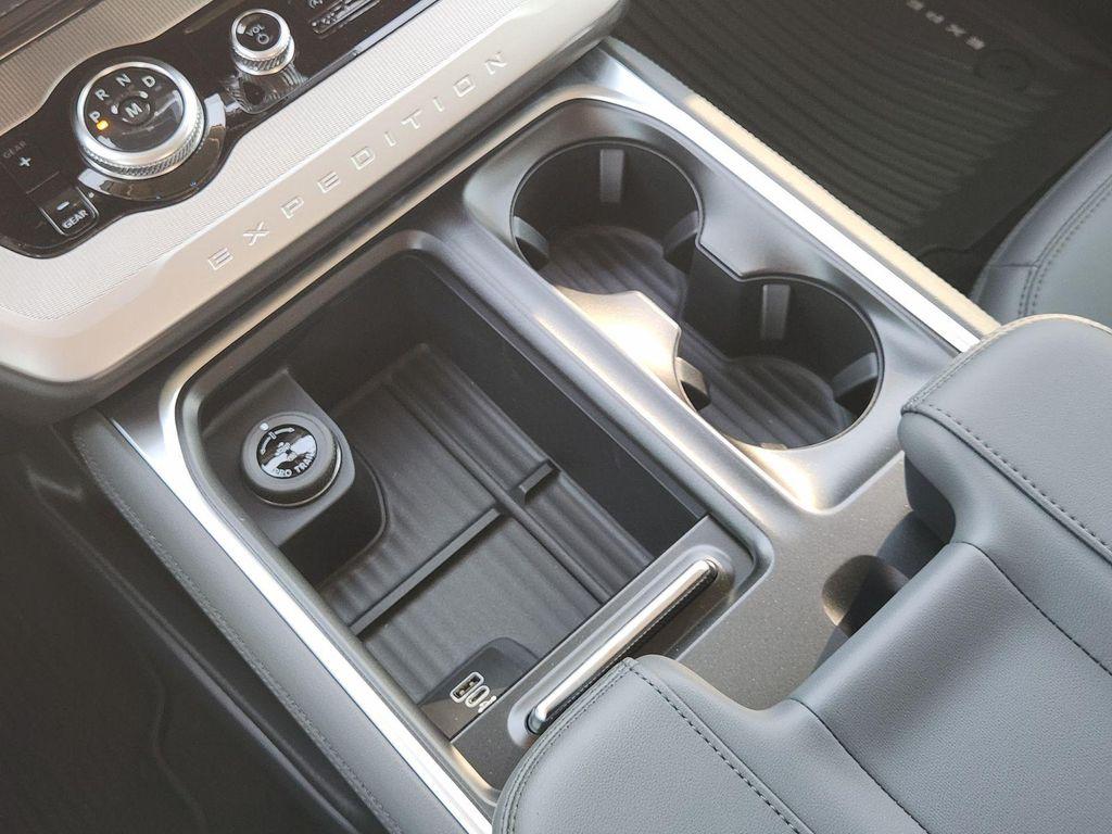 new 2027 Ford Expedition car, priced at $71,070