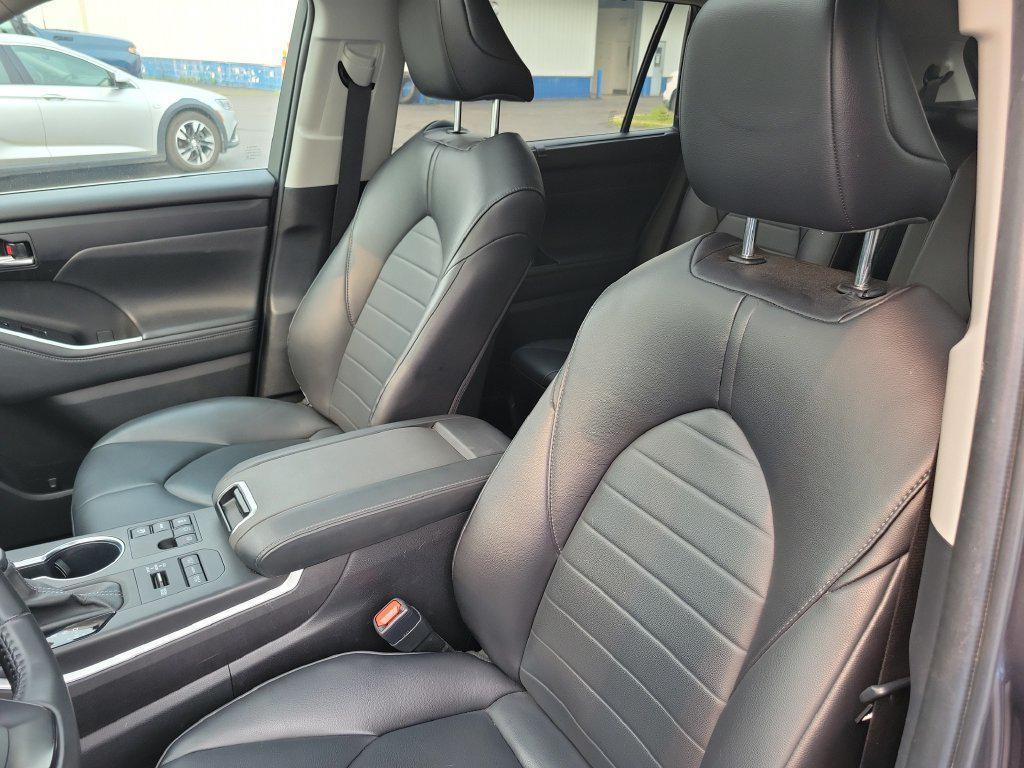 used 2024 Toyota Highlander car, priced at $36,973