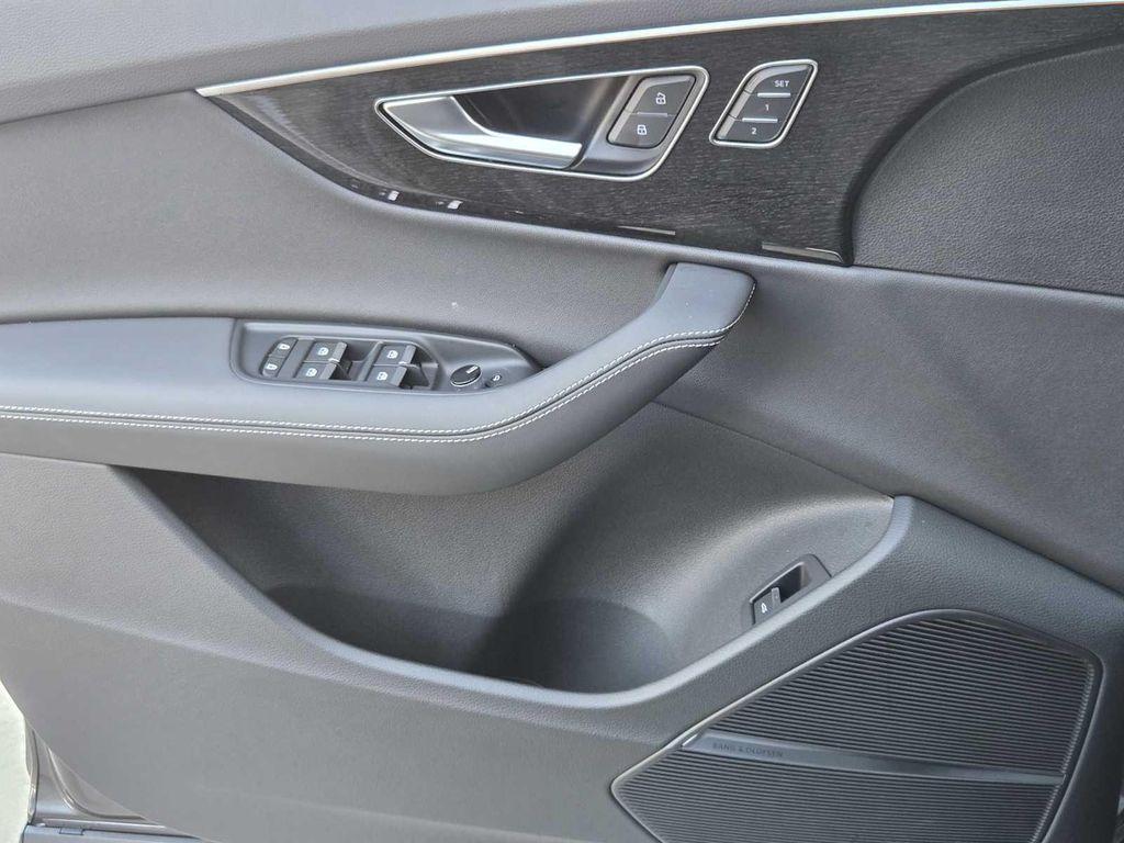 new 2026 Audi Q7 car, priced at $79,005