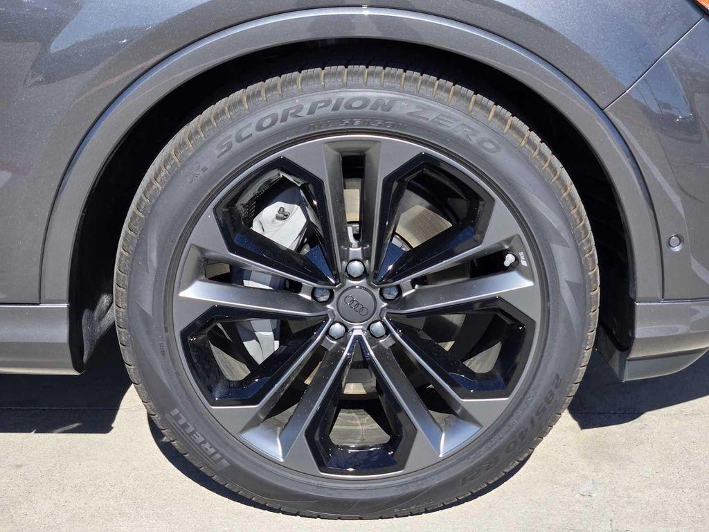 new 2026 Audi Q7 car, priced at $79,005