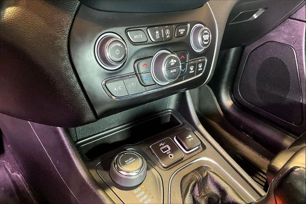 used 2022 Jeep Cherokee car, priced at $21,995