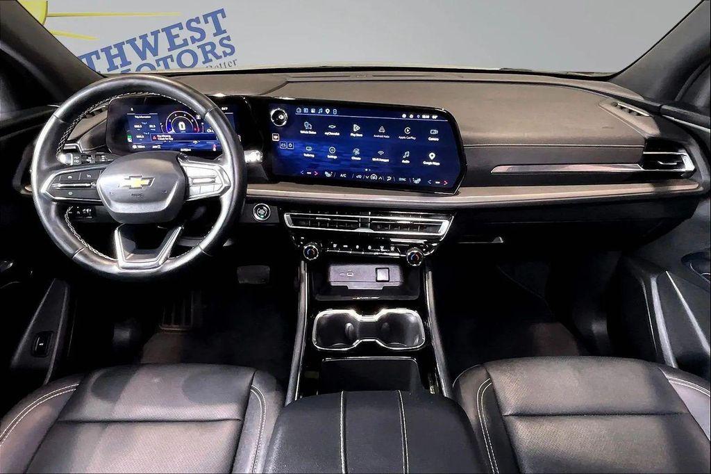 used 2026 Chevrolet Traverse car, priced at $39,584
