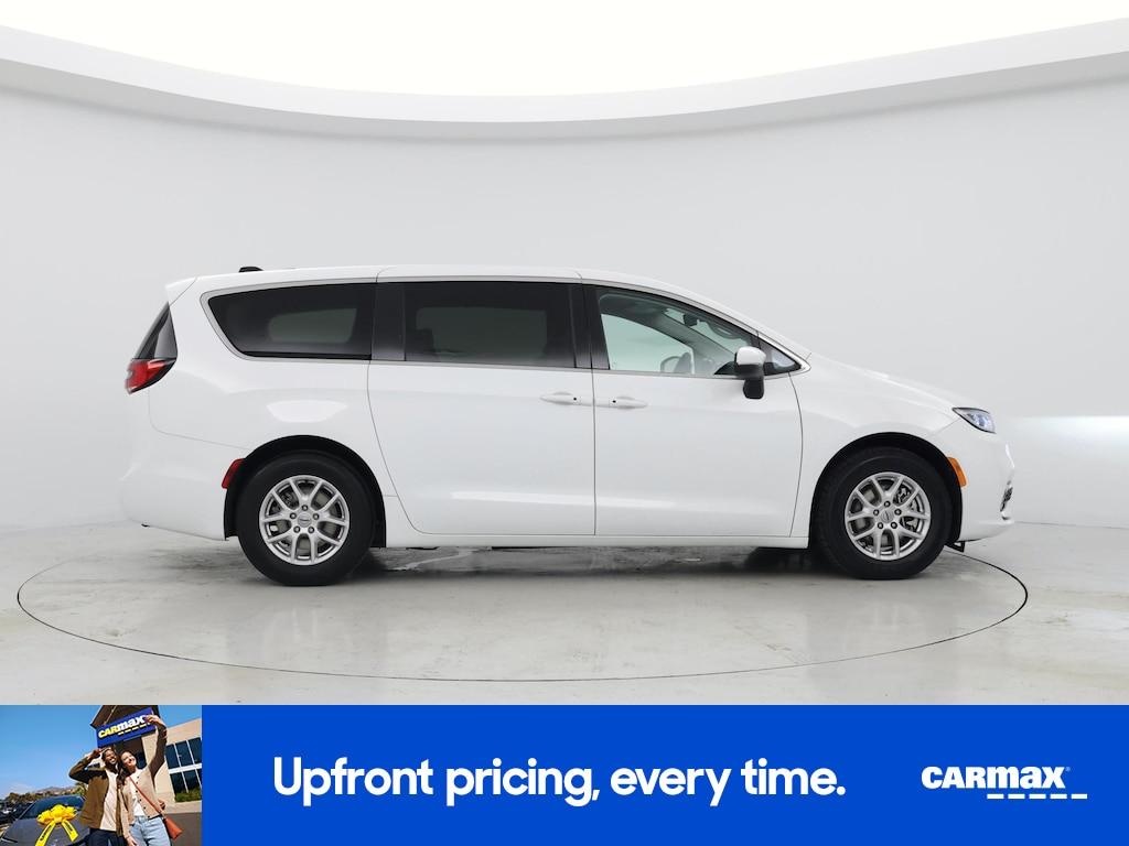 used 2023 Chrysler Pacifica car, priced at $30,998