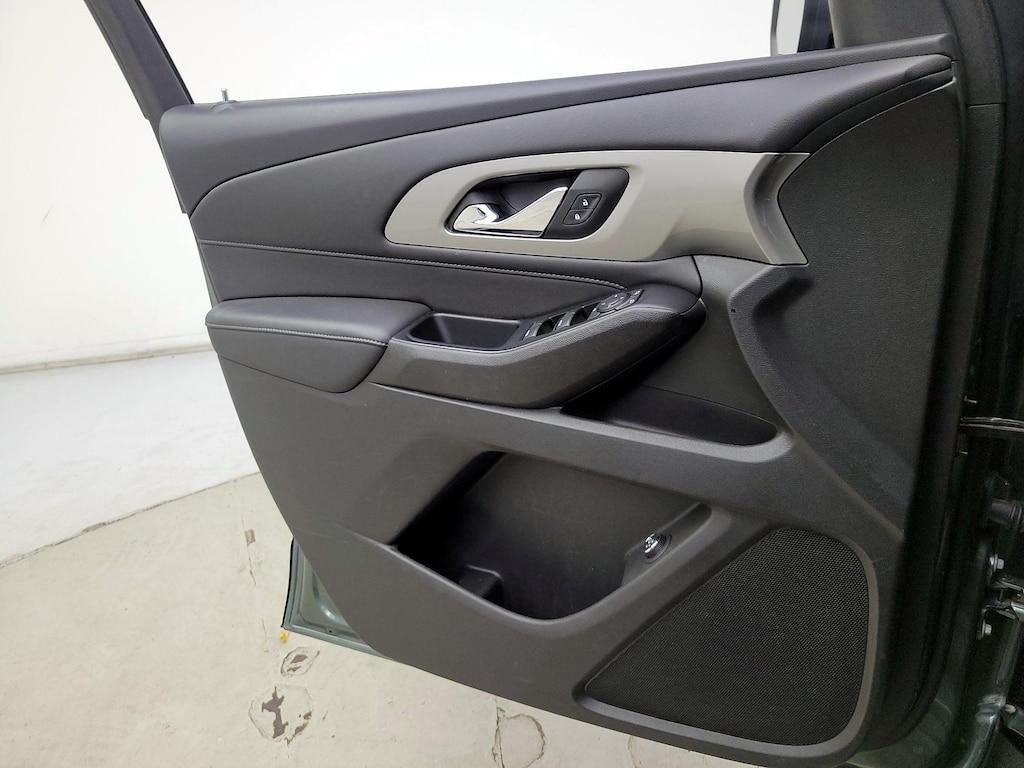 used 2023 Chevrolet Traverse car, priced at $28,998