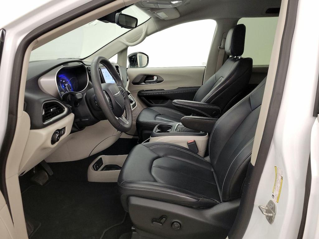 used 2024 Chrysler Pacifica car, priced at $29,998