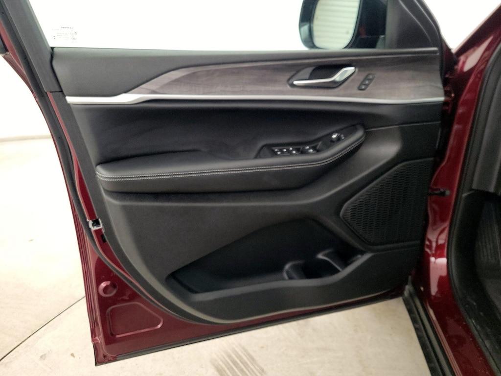 used 2025 Jeep Grand Cherokee car, priced at $42,998