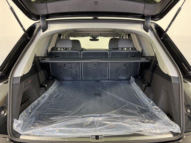 new 2025 Audi Q7 car, priced at $76,900