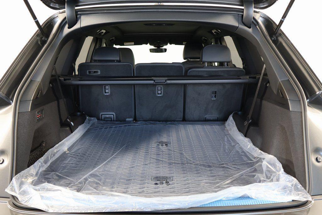 new 2026 Audi Q7 car, priced at $72,470