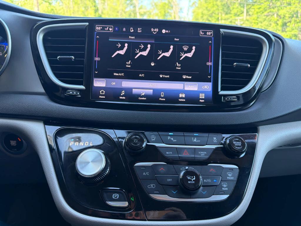 used 2024 Chrysler Pacifica car, priced at $26,649