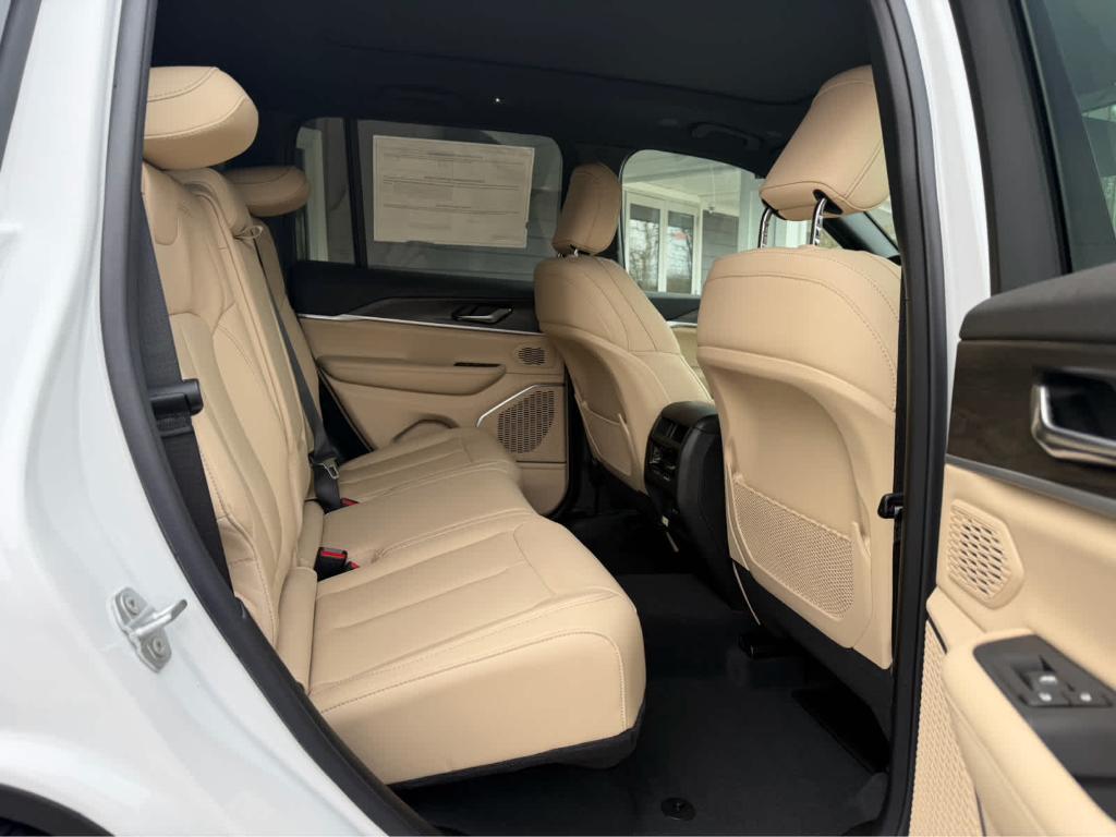 new 2026 Jeep Grand Cherokee car, priced at $45,410