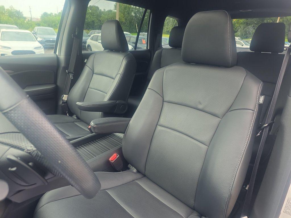 used 2023 Honda Passport car, priced at $32,980