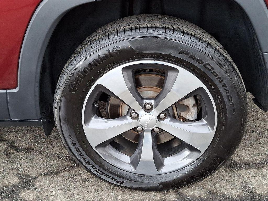 used 2019 Jeep Cherokee car, priced at $15,990