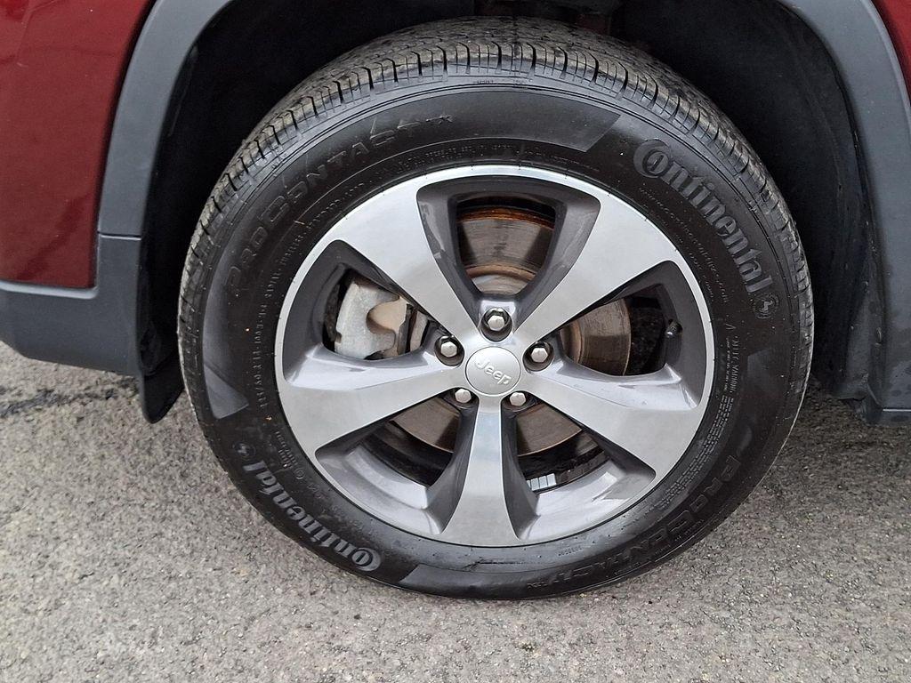 used 2019 Jeep Cherokee car, priced at $15,990