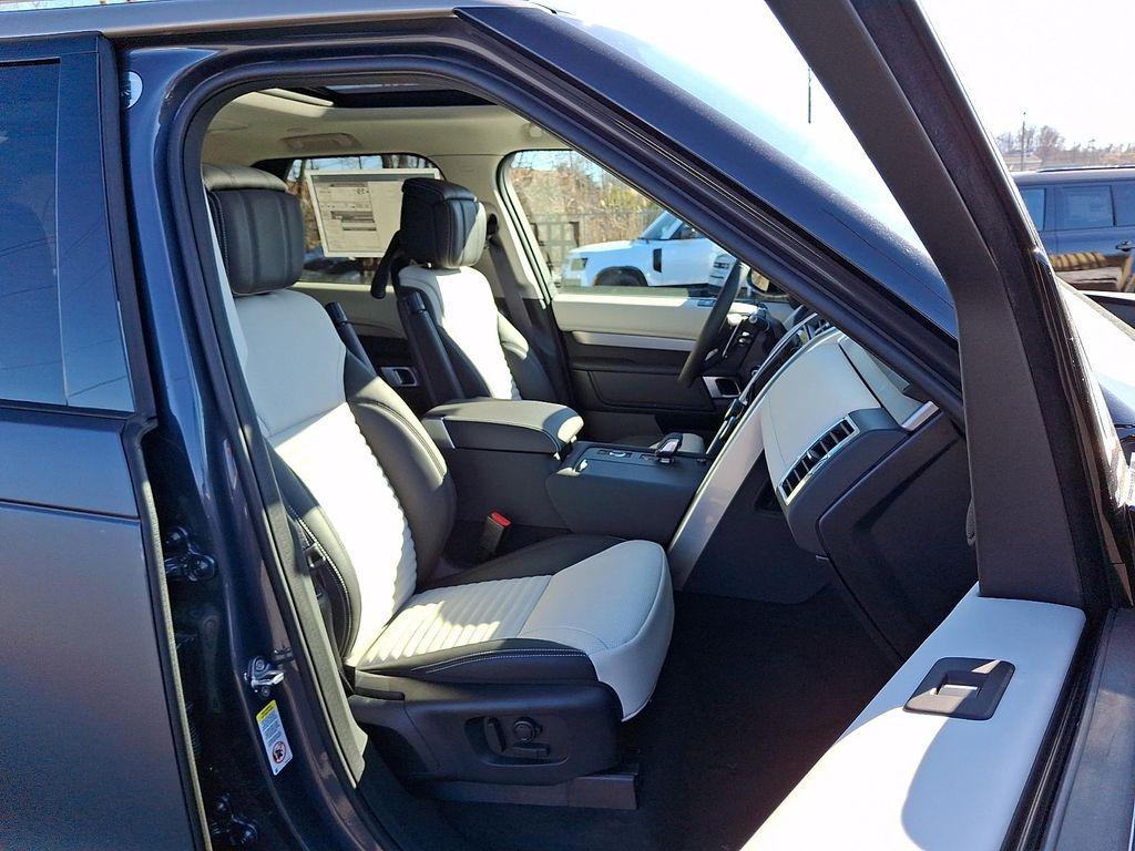 new 2026 Land Rover Discovery car, priced at $90,196